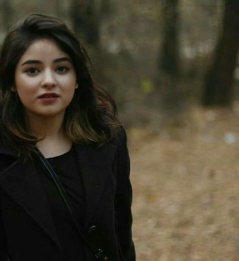 Zaira Wasim, Plus Size Evening Gown, Stylish Actresses, Jammu Kashmir, Celebrity Casual Outfits, Deepika Padukone Style, Adah Sharma, Fancy Sarees Party Wear, Srinagar