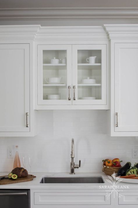 Classic Contemporary - Sarah Blank Design Kitchen & Bath Above Kitchen Sink Cabinet, Cabinets Above Kitchen Sink, Cabinets Above Sink, Above Kitchen Sink Ideas, Rustic Kitchen Apartment, Cabinet Above Sink, Country Kitchen White, Ranch House Kitchen, Glass Front Cabinet