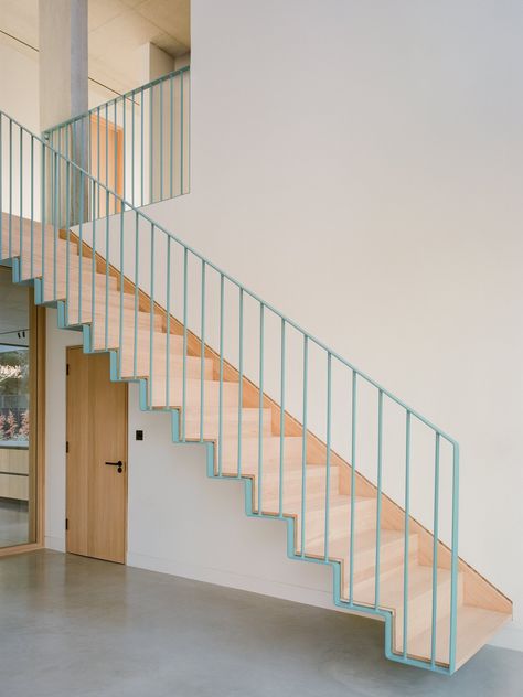 Paddocks, Weybridge — Fletcher Crane Architects Stair And Loft Railing, Stairs To Mezzanine, Mezzanine Railing, Staircase Mezzanine, Minimal Staircase, Staircase Metal, Loft Railing, Stairs To Heaven, Timber Stair