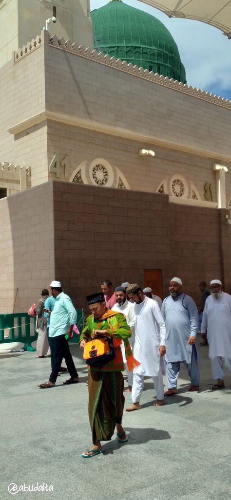 Pintu Keluar dari Makam Rasulullah Masjid Nabawi Madinah | Photo by abudalta Mekah Madinah, Masjid Nabawi