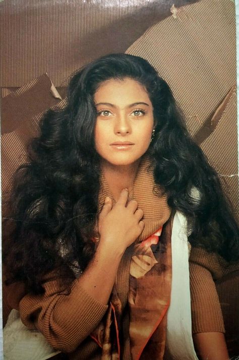 Maduri Dixit, Poonam Dhillon, माधुरी दीक्षित, Retro Bollywood, 90s Bollywood, Vintage Bollywood, Madhuri Dixit, Model Face, Indian Aesthetic