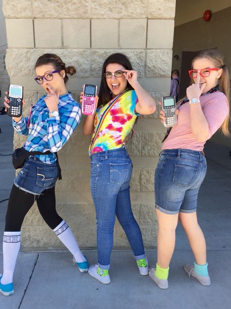 Nerd day for spirit week! Lol Twin Day Outfits, Nerd Costumes, Spirit Day Ideas, Nerd Costume, Tourist Outfit, School Spirit Week, Homecoming Spirit Week, Spirit Week Outfits, Twin Day