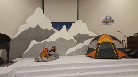 Cardboard Mountains Backdrop, Cardboard Mountains Diy, Cardboard Mountains, Mountain Display, Arctic Vbs, Monte Everest, Snow Capped Mountains, Baby Cartoon Drawing, Ganpati Decoration At Home