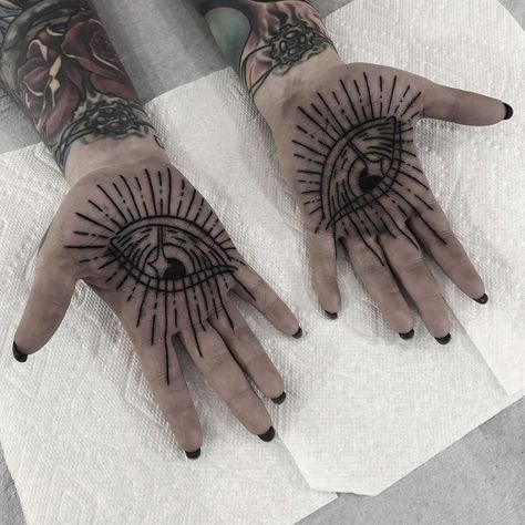 Tattoo Snob on Instagram: “Hand Eyes by @chrisxempire at @madetolasttattoo in Charlotte, North Carolina. #handeyes #palmtattoo #chrisxempire #madetolasttattoo…” Eyes On Palms Tattoo, Eye Tattoo On Palm, Palm Eye Tattoo, Eye Palm Tattoo, Hand Palm Tattoos, Trad Tattoos, Tattoos Inspiration, Palm Tattoos, Tattoo Aesthetic