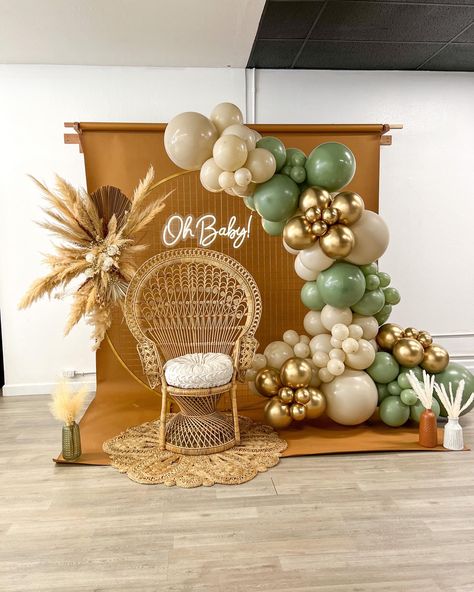 Boho Chair Backdrop, Balloon Styling, Tropical Backdrop, Shower Eucalyptus, Baby Shower Chair, Backdrop Balloon, Noahs Ark Baby Shower, Monkey Baby Shower, Baby Shower Theme Decorations