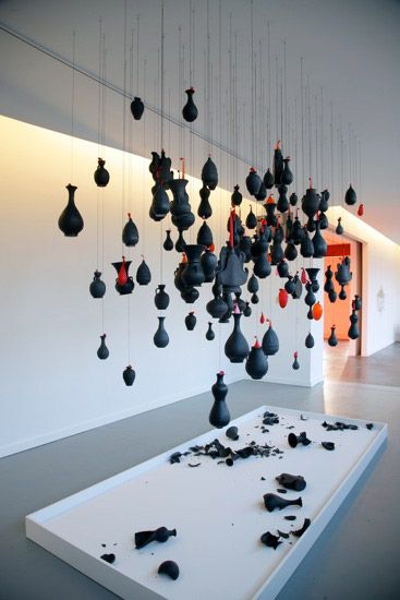 Jeanne Quinn | Jeanne Quinn: Ceramic In(ter)ventions Balloon Installation Art, Ceramic Art Installation, Ceramic Installation, Black Vases, Contemporary Art Installation, 50 Balloons, Sculptures Céramiques, Black Porcelain, Interactive Installation