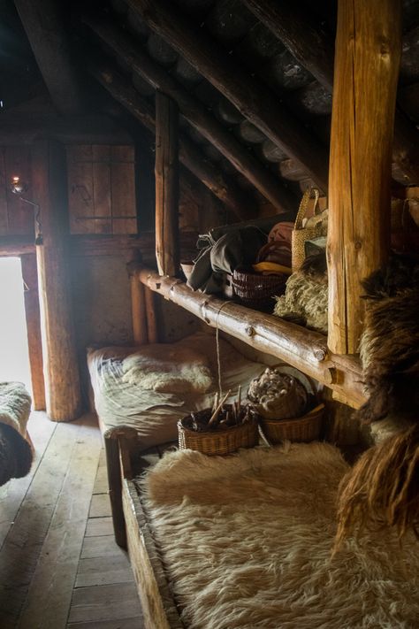 Gallows Tree, Viking Bedroom, Tavern Interior, Skyrim Tavern, Viking House, Bushcraft Shelter, Hippie Life, Home Decorating Ideas, Dark Ages