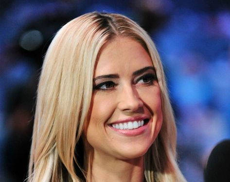 6 Things Christina El Moussa Does To Stay In Insane Shape Christina Hall Diet, Christina Hall, Tarek El Moussa, Christina El Moussa, Revenge Body, Flip Or Flop, Entertainment News Celebrities, Celebrity Pics, Diet And Exercise