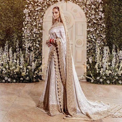 Deepika Padukone Saree, Deepika Ranveer, Nikkah Dress, Indian Bridal Dress, Bollywood Wedding, Indian Bridal Outfits, Desi Wedding, Indian Wedding Outfits, Indian Wedding Photography