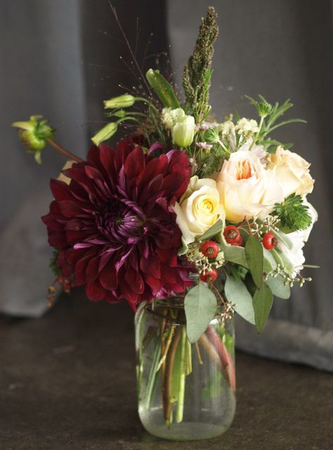 Dahlia Centerpiece, Jar Centerpiece Wedding, Woodstock Wedding, Mason Jar Flower Arrangements, Mason Jar Arrangements, Wedding Centerpieces Mason Jars, Mason Jar Centerpiece, Jar Centerpieces, Fall Floral Arrangements