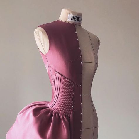 Pink Draping, Volume Dress, Feminine Streetwear, Corset Closure, Fashion Process, Fashion Draping, Corset Costumes, Geometric Fashion, Draping Fashion