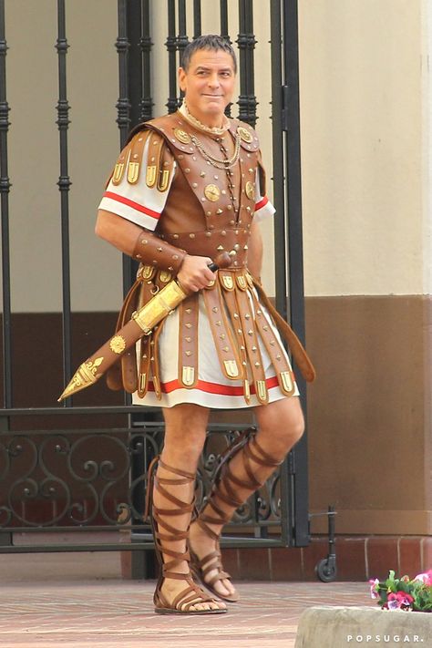 Pin for Later: George Clooney Brings Back His '90s Look — and Shows Some Leg! Roman Kings, Caesar Haircut, Class Memes, Hail Caesar, Roman Costume, Coen Brothers, Workwear Vintage, 90s Looks, Army Fashion