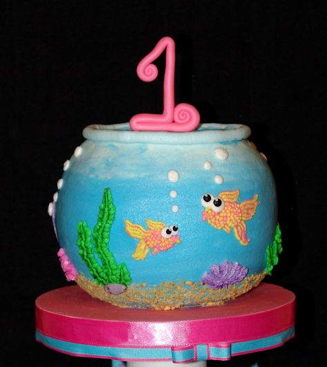 Fish Bowl Smash Cake Fish Smash Cake 1st Birthdays, Fish Bowl Cake, Fish Tank Cake, Aquarium Cake, Cake Ocean, Ocean Birthday Cakes, Smash Cake First Birthday, Nemo Birthday Party, Fishing Cupcakes