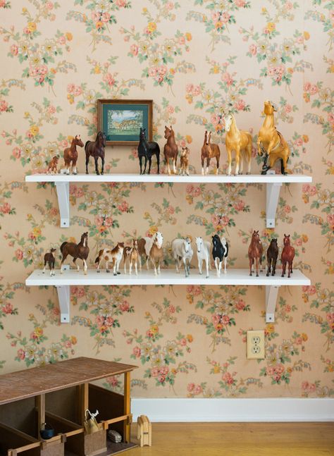 Jodi Mockabee, Girl Horse Room, Horse Girls Bedroom, Horse Room Decor, Horse Themed Bedrooms, Horse Bedroom, Cowgirl Room, Horse Room, Vintage Lights