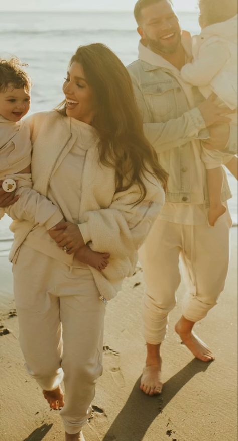 Winter Beach Photoshoot Family, Winter Beach Family Photos, Beach Family Photoshoot Outfits, Winter Beach Photoshoot, Beach Photoshoot Family, Mother Son Photos, Mixed Families, Photos With Dog, Winter Beach