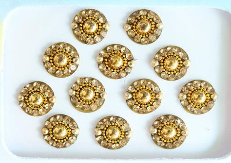 Hijab Jewelry, Bindi Designs, Buttons Design, Face Jewels, Gold Models, Indian Bollywood, Metal Buttons, Silver Gold, Girl Fashion