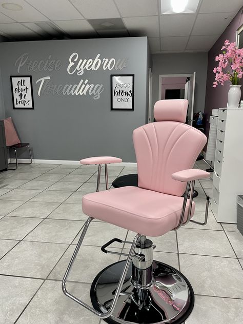 Makeup Studio Chair Ideas, Makeup Chair Professional, Hair Studio Ideas, Makeup Studio Ideas, Beauty Chair, Makeup Chair, Threading Eyebrows, Beauty Center, Studio Chairs