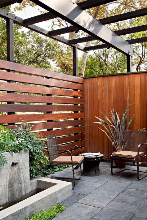 Front Yard Patio, Small Backyards, Small Pergola, Modern Patio Design, Privacy Fence Designs, Privacy Landscaping, Patio Deck Designs, Pergola Ideas, Cozy Backyard