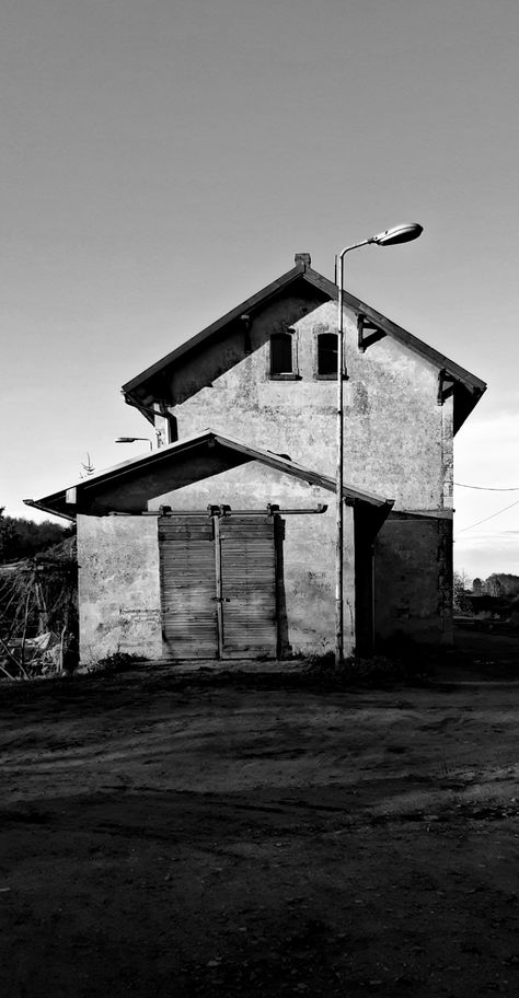 Black And White Village Photography, Old Fashion Wallpaper, White Old House, Old Fashioned Wallpaper, Old Building Photography, Old Village House, Sinners Anonymous, Black And White Building, Black Building