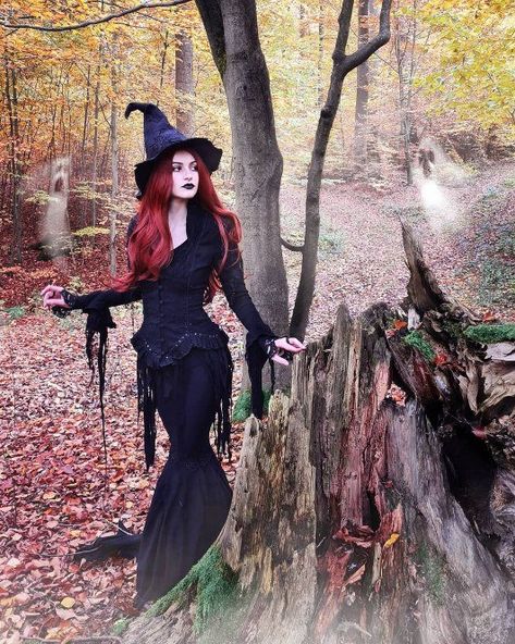 26+ DIY Witch Costumes — Easy Witch Costume DIY Whimsical Witch Costumes, Glam Witch Costume, Witch Costume Ideas For Women Diy, Adult Witch Costumes Diy, Gothic Witch Costumes, Diy Witch Costume Women, Witch Costumes For Women Diy, Halloween Witch Costumes For Women, Witch Costume Ideas For Women