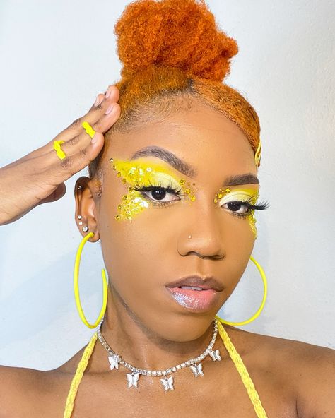 yellow butterfly makeup look with rhinestones Butterfly Makeup, Yellow Makeup, Rhinestone Makeup, Summer Fairy, Types Of Makeup, Colourpop Cosmetics, Creative Makeup Looks, Yellow Butterfly, Melanin Poppin