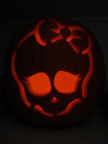 Monster High Pumpkin, Goth Pumpkin, Cute Pumpkin Carving, Shaved Heads, Amazing Pumpkin Carving, Pumpkin Carving Designs, Pumpkin Carving Ideas, Pumpkin Carvings, Pumpkin Carving Patterns