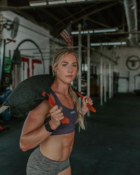 Brooke Wells Crossfit, Brooke Wells, Female Crossfit Athletes, Crossfit Women, Crossfit Athletes, Crossfit Workouts, Fit Chicks, Female Athletes, Amazon Women