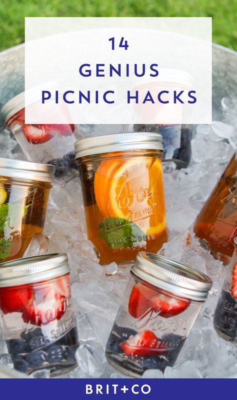 Picnic season is just around the corner + these fab picnic hacks will make it oh so easy. Picnic Hacks, Picnic Food List, Picnic Hack, Mason Jar Cheesecake, Picnic Party Food, Picnic Dishes, Vegetarian Picnic, Healthy Picnic Foods, Best Picnic Food