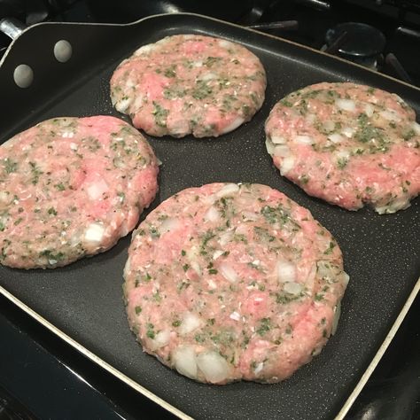 Moist Turkey Burgers, Turkey Burger Seasoning, Burger Recipes Healthy, Turkey Burger Recipes Healthy, Seasoned Turkey, Best Turkey Burgers, Turkey Burger Recipe, Turkey Patties, Grilled Turkey Burgers