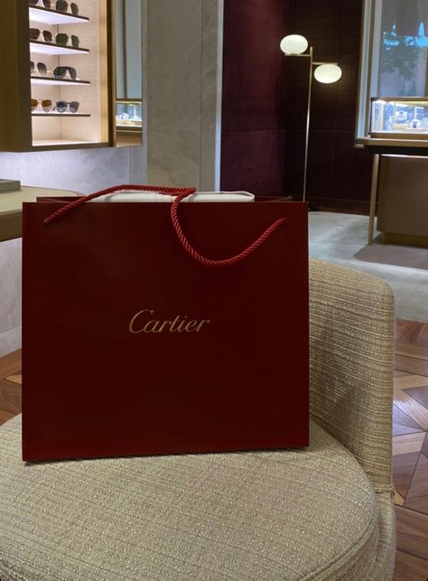 Cartier unpacking Cartier Shopping Bag, Insta Ads, Fragrance Packaging Design, Monaco Lifestyle, Saudi Aesthetic, Shoping Bag, Coffee Shop Photography, Luxury Packaging Design, Fragrance Packaging