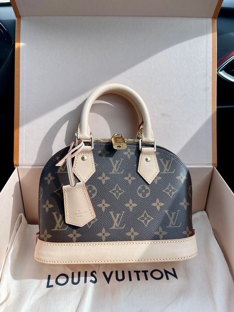 Louis Vuitton alma bb, Louis Vuitton, designer collection, designer handbag, designer purse, purse, handbag, what’s in my bag, LV, alma bb, Youtube Tips, Bag Louis Vuitton, Alma Bb, In My Bag, Next Video, My Bag, Vuitton Bag, Louis Vuitton Speedy Bag, My Last