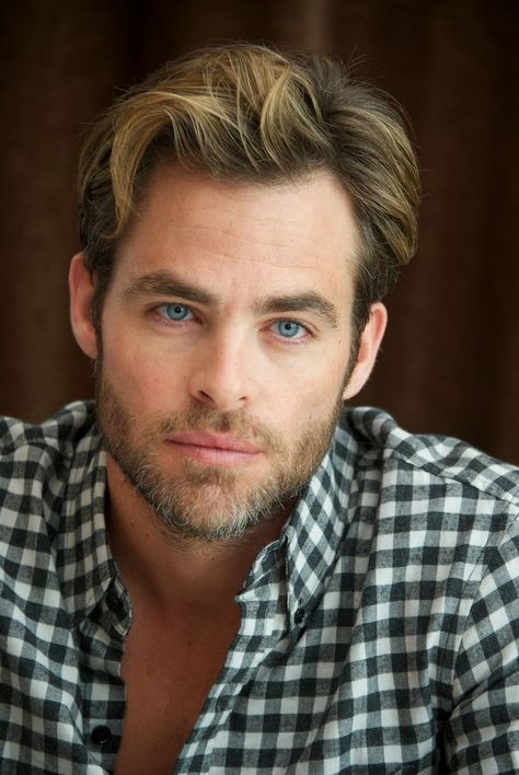 Chris Pine Cris Pine, Beard Styles For Men, Chris Pine, Harrison Ford, Film Tv, Beard Styles, Celebrities Male, Serie Tv, Celebrity Crush