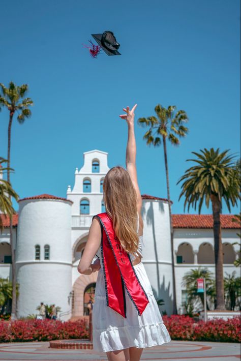 Sdsu Graduation Pictures, Grad Picture Ideas, Grad Shoot, Senior Stuff, Grad Pic, Graduation Pics, Graduation Photography Poses, Graduation Picture, Grad Photoshoot