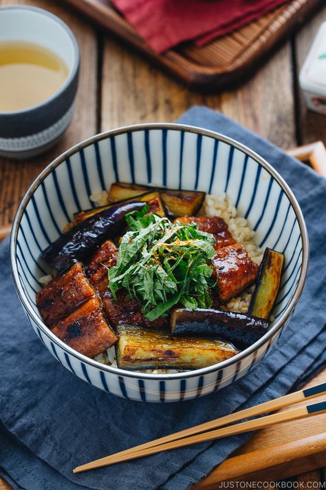 Eggplant Unagi, Japanese Rice Bowl, Easy Japanese Recipes, Savory Rice, Japanese Recipes, Japanese Cooking, Japanese Dishes, Eggplant Recipes, Rice Bowl