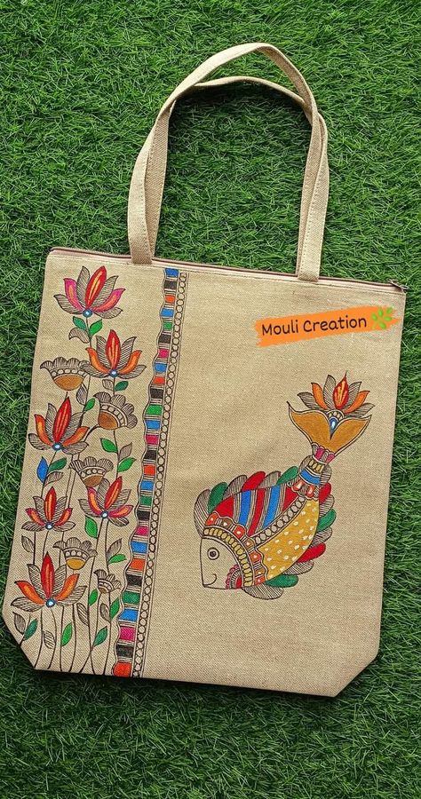 Jute Bags Design Handmade, Jute Bag Painting Ideas, Madhubani Bags, Hand Pars, Madhubani Fish, Painting Tote Bags, Diy Bag Painting, Handpainted Tote, Painted Canvas Bags