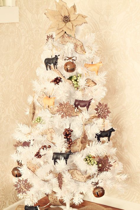 Cow Christmas tree Diy Ornaments Kids, Cow Christmas Tree, Easy Diy Ornaments, Western Christmas Decorations, Western Christmas Tree, Christmas Tree Easy, Themed Christmas Tree, Stock Show, Show Cattle