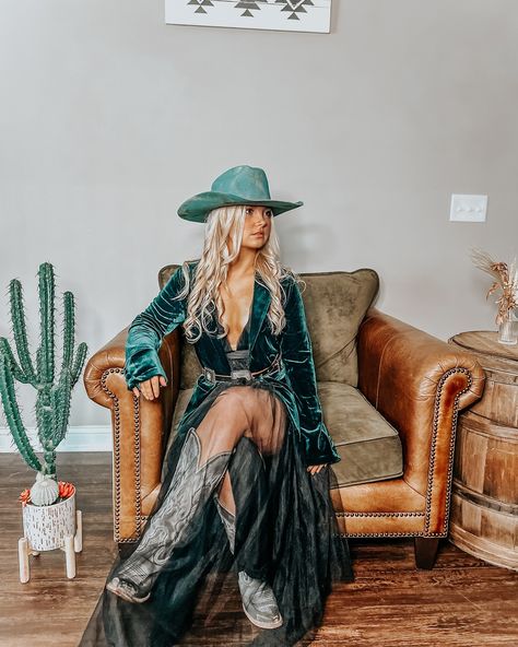 This Black Dress and Boots ♠️ are stealing the show ⚡️comment “BLACK DRESS” and I’ll send this western dream look outfit links to your DM’s The Kiersten Zile Collection (@kierstenzile) on Instagram | hello@kierstenzile.com ⚡️Western Fashion ⚡️ Shop Outfits 👇 Follow me on Insta! Watch the latest video from The Kiersten Zile Collection (@kierstenzile). Tik Tok 12.2k Followers | 72k likes Western Glam Dress, Western Christmas Outfits Women, Western Christmas Party Outfit, Western Jewelry Ideas, Western Dress Outfits, Western Christmas Outfits, Black Dress And Boots, Western Glam Outfit, Country Concert Outfit Fall