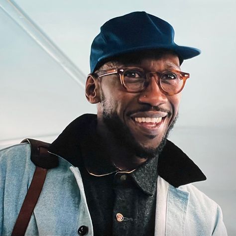 Mahershala Ali Style, Men's Closet, Artist Character, Glasses Outfit, Dad Style, Mahershala Ali, Clean Clothes, Workwear Casual, Dark Skin Men