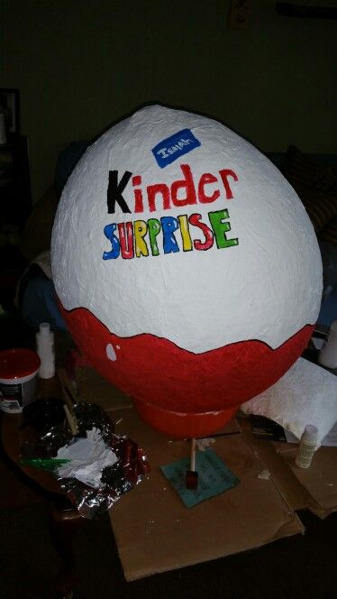 DIY giant Kinder Egg Diy Giant Egg Prop, Egg Pinata Diy, Giant Egg Prop, Crochet Surprise Eggs, Giant Surprise Egg, Giant Easter Eggs, Surprise Egg, Easter Inspiration, Foods To Avoid