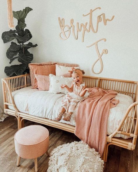 Noemi Sandoval (@dearheartsigns) • Instagram photos and videos Decor Birthday Party, Baby Room Organization, Baby Rooms, Birthday Name, Baby Name Signs, Kids Names, Nursery Name, Middle Name, Decor Birthday