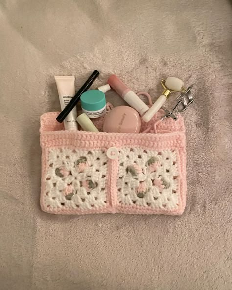 Crochet Fairy, Things To Crochet, Crochet Pouch, Kawaii Crochet, Crochet Business, Crochet Design Pattern, Beginner Crochet Projects, Crochet Fashion Patterns, 자수 디자인