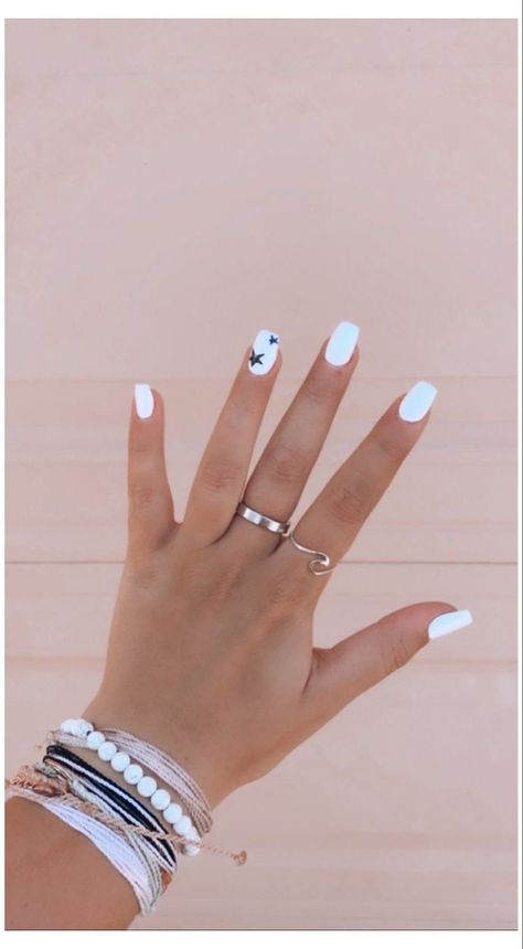 Beachy Nails, Country Nails, Simple Gel Nails, Colored Acrylic Nails, Simple Acrylic Nails, White Nail Designs, Cute Gel Nails, White Nail, Acrylic Nails Coffin Short