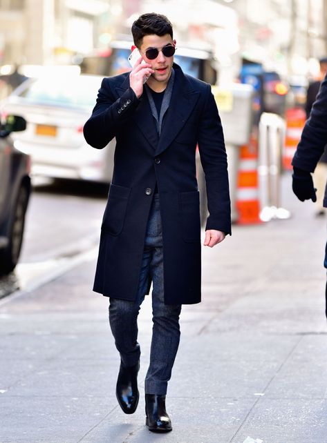 WHO: Nick Jonas Fall Fashion Coats, Mens Fashion Simple, Mens Fashion Blazer, Best Dressed Man, Mens Fashion Business, Mens Fashion Edgy, Trench Coat Men, Mens Fashion Urban, Mens Fashion Classy