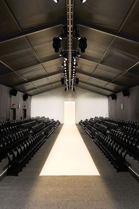 What Fall 2014 in NYC has in store. Runway Aesthetic, Catwalk Design, Icona Ios, Fashion Show Themes, Fashion Event, Stage Design, 10 Reasons, Model Life, Get Excited