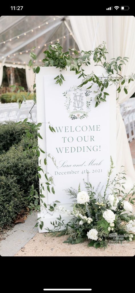 Welcome Sign At Wedding, Classy Wedding Signage, Modern Green And White Wedding, Sage Wedding Signage, Wedding Sign White Flowers, Garden Party Wedding Welcome Sign, White And Green Wedding Welcome Sign, Wedding Crest Welcome Sign, Wedding Reception Entrance