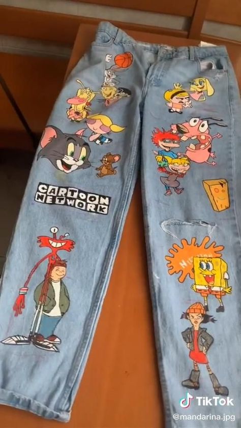 Custom Jeans Diy, Jeans Drawing, Denim Diy Clothes, Diy Pants, Painted Clothes Diy, Upcycle Clothes Diy, Denim Art, Diy Clothes And Shoes, Diy Clothes Design