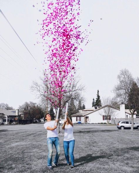 Cannon Gender Reveal, Confetti Cannon Gender Reveal, Unique Gender Reveal, Sponge Balls, Gender Reveal Photography, Confetti Cannon, Holi Powder, Gender Reveal Unique, Confetti Gender Reveal