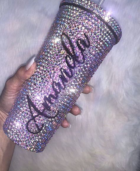 Starbucks Cup With Name, Starbucks Cup Design, Starbucks Cup Art, Cup With Name, Bling Bottles, Crafts Spring, Spring Wedding Ideas, Bling Ideas, Home Decor Spring