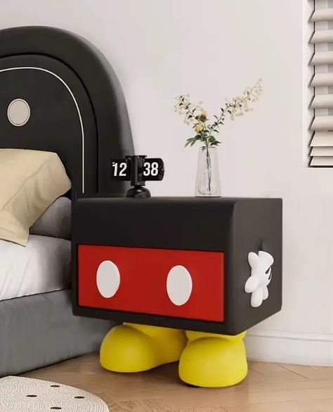 Night Tables Bedroom, Mickey Mouse House, Mickey Decorations, Bedroom Nordic, Oregon House, Disney Furniture, Geek Decor, Disney Home Decor, Table Bedroom