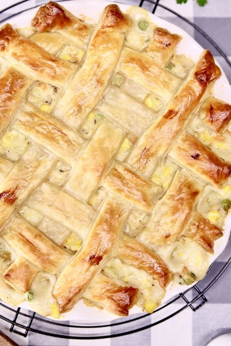 Chicken Pot Pie Puff Pastry, Pot Pie Puff Pastry, Nola Recipes, Crockpot Chicken Pot Pie, Easy Chicken Pot Pie Recipe, Comfort Food Chicken, Puff Pastry Crust, Pot Pie Soup, Easy Chicken Pot Pie